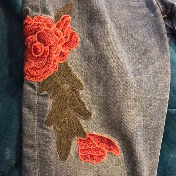 3/$15 Express Mid Rise Rose Jeans Size 2 - Picture 2 of 5